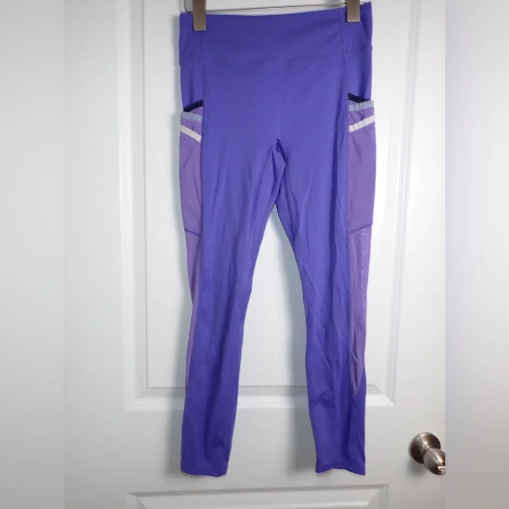 Fabletics Trinity Motion365 Mid-Rise 7/8 Leggings in Electric Violet/Powder Blue